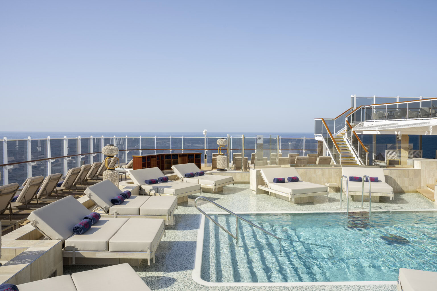 Atoll Pool & Bar