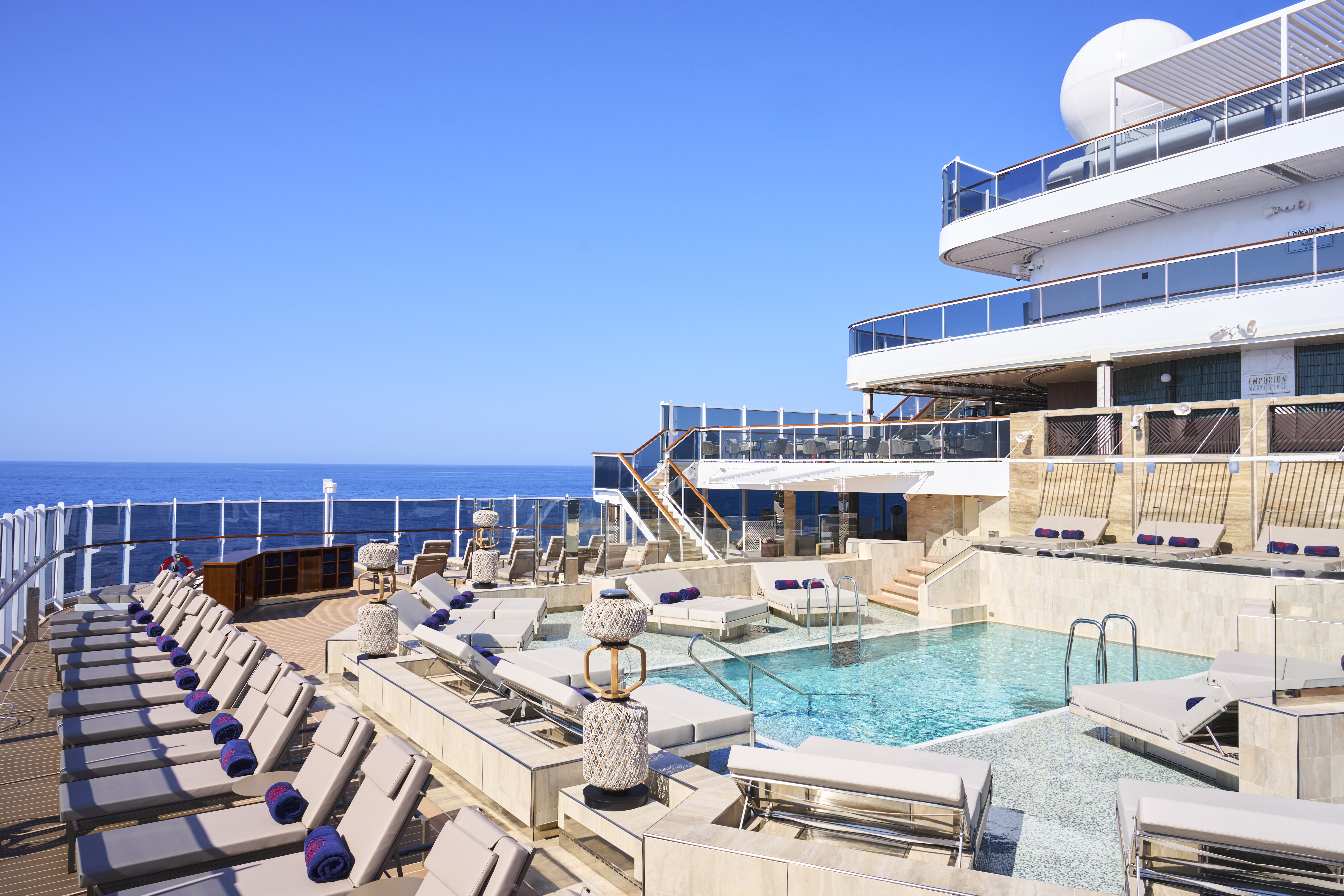 Atoll Pool & Bar