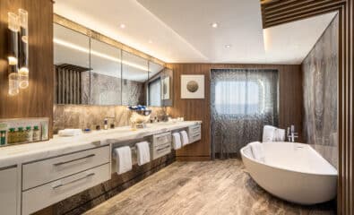 Oceania Vista Suite Bathroom